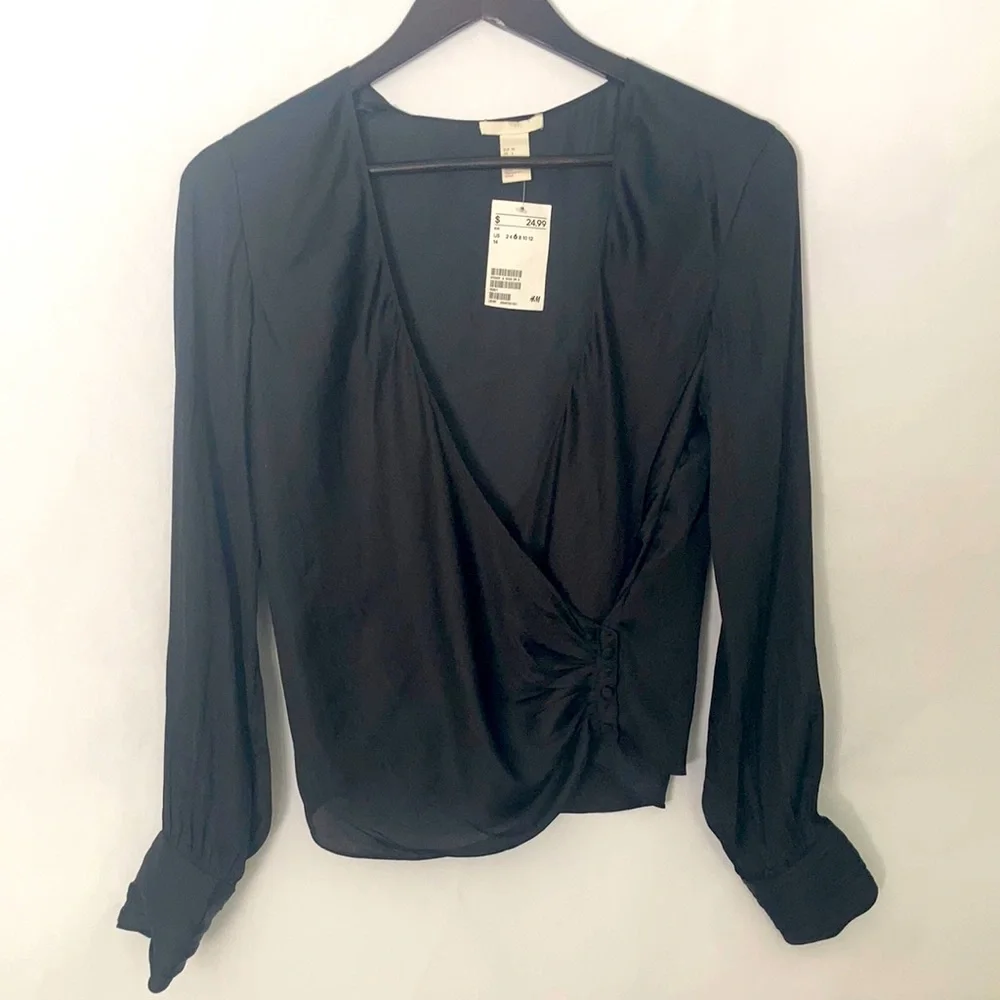 H&M top. - Picture 1 of 6